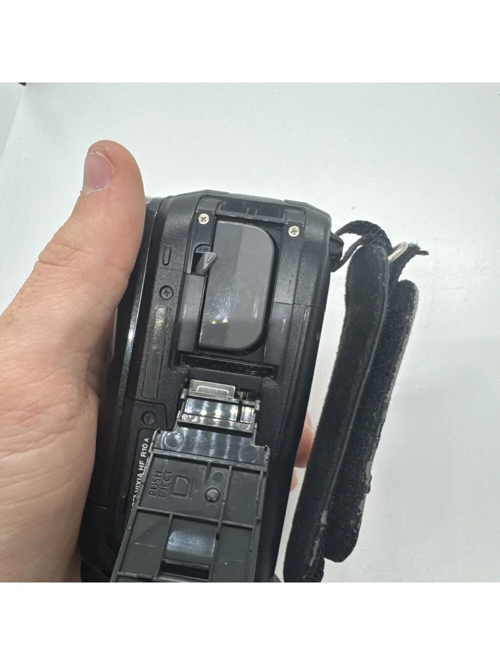 Canon Vixia HF R10 HFR10 Video Camcorder 1080p HD w/ Battery  No Charger Tested